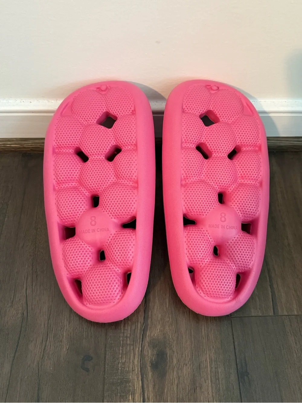 Women’s Pink Bubble Massage Cloud Slides Size 8 NWOT